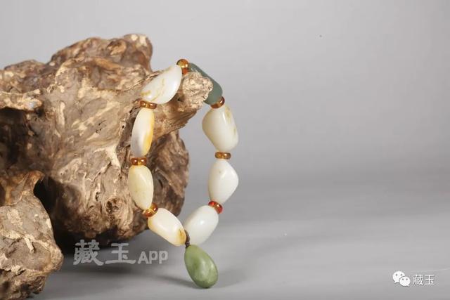 翡翠原石手串种类,籽料3000手串-第20张图片-翡翠网 翡翠原石手串种类,籽料3000手串-第20张图片-翡翠网