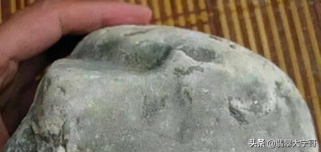 各场口翡翠原石图解各场口翡翠原石特点-第5张图片-翡翠网 各场口翡翠原石图解各场口翡翠原石特点-第5张图片-翡翠网