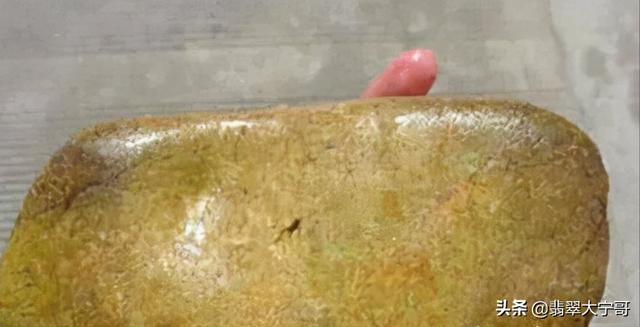 各场口翡翠原石图解各场口翡翠原石特点-第13张图片-翡翠网 各场口翡翠原石图解各场口翡翠原石特点-第13张图片-翡翠网