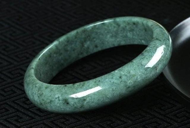 豆种翡翠知识的简单介绍-第2张图片-翡翠网 豆种翡翠知识的简单介绍-第2张图片-翡翠网