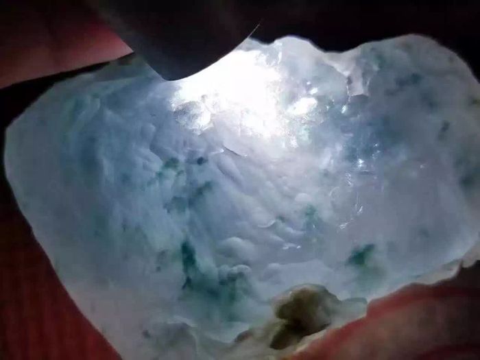 会卡翡翠原石变种什么是变种翡翠-第2张图片-翡翠网 会卡翡翠原石变种什么是变种翡翠-第2张图片-翡翠网