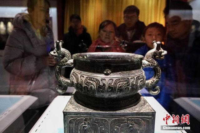 大谷地场口特点翡翠原石双龙夹色-第7张图片-翡翠网 大谷地场口特点翡翠原石双龙夹色-第7张图片-翡翠网