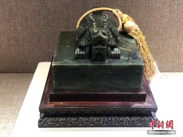 大谷地场口特点翡翠原石双龙夹色-第11张图片-翡翠网 大谷地场口特点翡翠原石双龙夹色-第11张图片-翡翠网