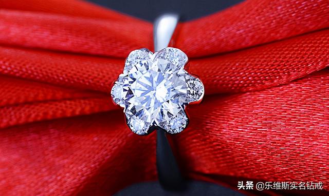 结婚钻戒怎么选择钻戒买什么牌子的好-第2张图片-翡翠网 结婚钻戒怎么选择钻戒买什么牌子的好-第2张图片-翡翠网