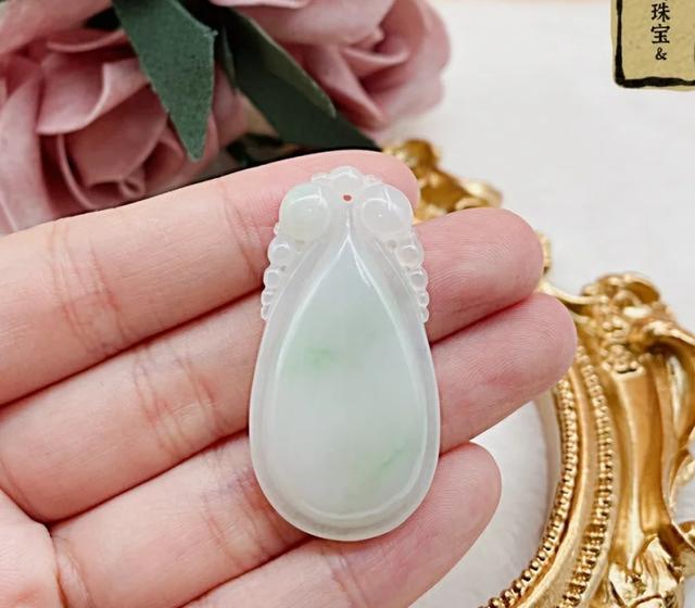 翡翠价格中六翡翠一对中六是多少钱-第3张图片-翡翠网 翡翠价格中六翡翠一对中六是多少钱-第3张图片-翡翠网