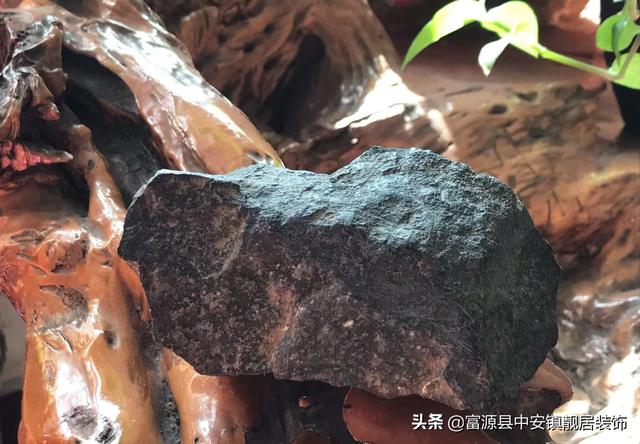 中国河里有翡翠原石吗,翡翠原石书籍哪个最好-第1张图片-翡翠网 中国河里有翡翠原石吗,翡翠原石书籍哪个最好-第1张图片-翡翠网