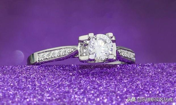 求婚戒指戴哪个手指,求婚戒指怎么选-第2张图片-翡翠网 求婚戒指戴哪个手指,求婚戒指怎么选-第2张图片-翡翠网