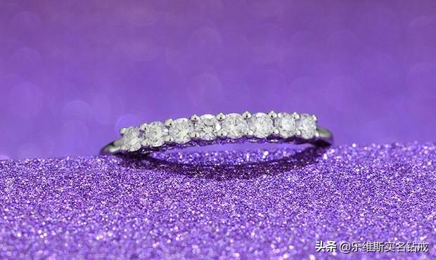 求婚戒指戴哪个手指,求婚戒指怎么选-第5张图片-翡翠网 求婚戒指戴哪个手指,求婚戒指怎么选-第5张图片-翡翠网