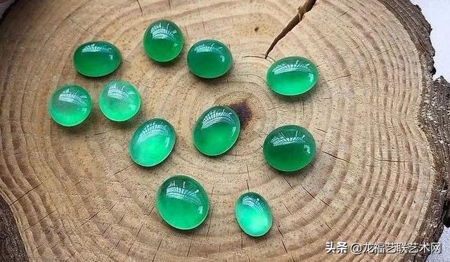 翡翠原石不小心摔了一下翡翠掉地上会摔坏-第3张图片-翡翠网 翡翠原石不小心摔了一下翡翠掉地上会摔坏-第3张图片-翡翠网