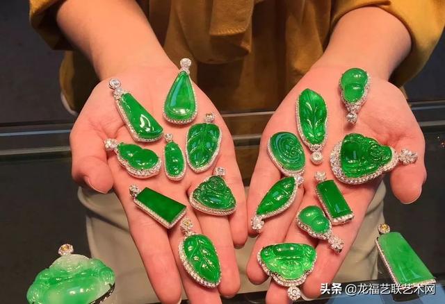 翡翠原石不小心摔了一下翡翠掉地上会摔坏-第4张图片-翡翠网 翡翠原石不小心摔了一下翡翠掉地上会摔坏-第4张图片-翡翠网