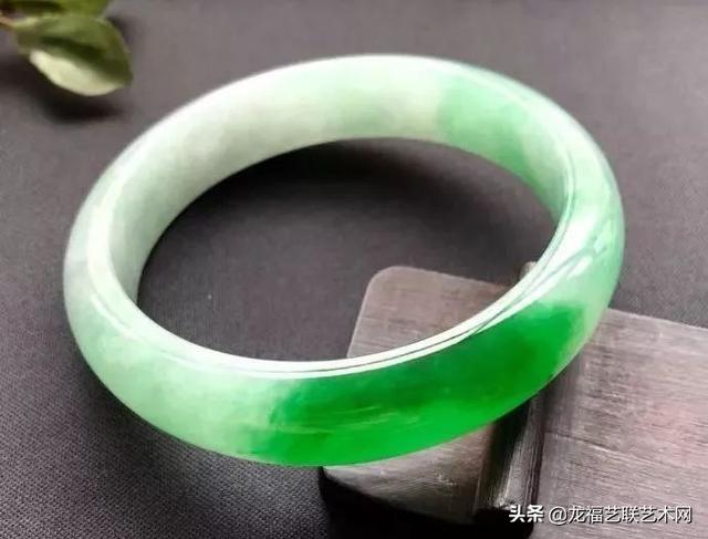 翡翠原石不小心摔了一下翡翠掉地上会摔坏-第5张图片-翡翠网 翡翠原石不小心摔了一下翡翠掉地上会摔坏-第5张图片-翡翠网