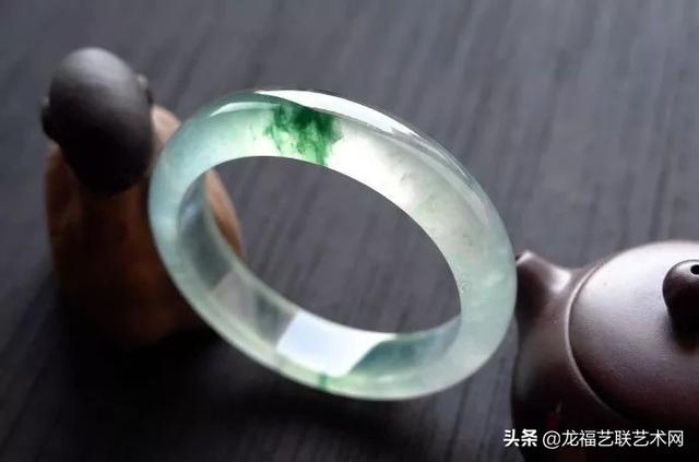 翡翠原石不小心摔了一下翡翠掉地上会摔坏-第6张图片-翡翠网 翡翠原石不小心摔了一下翡翠掉地上会摔坏-第6张图片-翡翠网