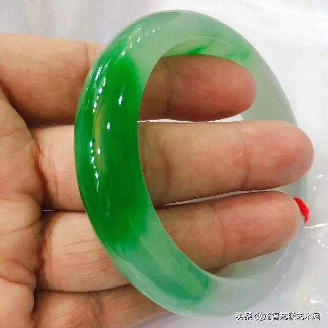 翡翠原石不小心摔了一下翡翠掉地上会摔坏-第7张图片-翡翠网 翡翠原石不小心摔了一下翡翠掉地上会摔坏-第7张图片-翡翠网