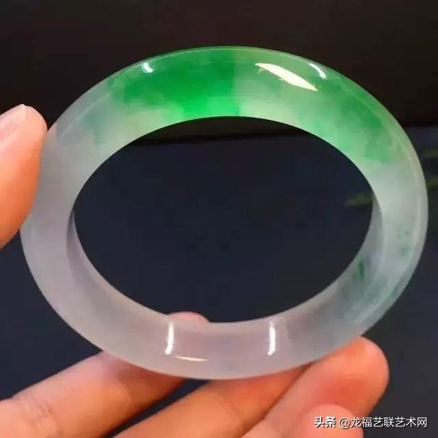 翡翠原石不小心摔了一下翡翠掉地上会摔坏-第8张图片-翡翠网 翡翠原石不小心摔了一下翡翠掉地上会摔坏-第8张图片-翡翠网