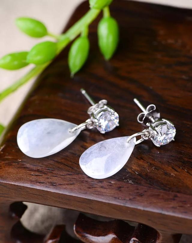 翡翠手镯多少钱糯米种白翡翠价格-第12张图片-翡翠网 翡翠手镯多少钱糯米种白翡翠价格-第12张图片-翡翠网