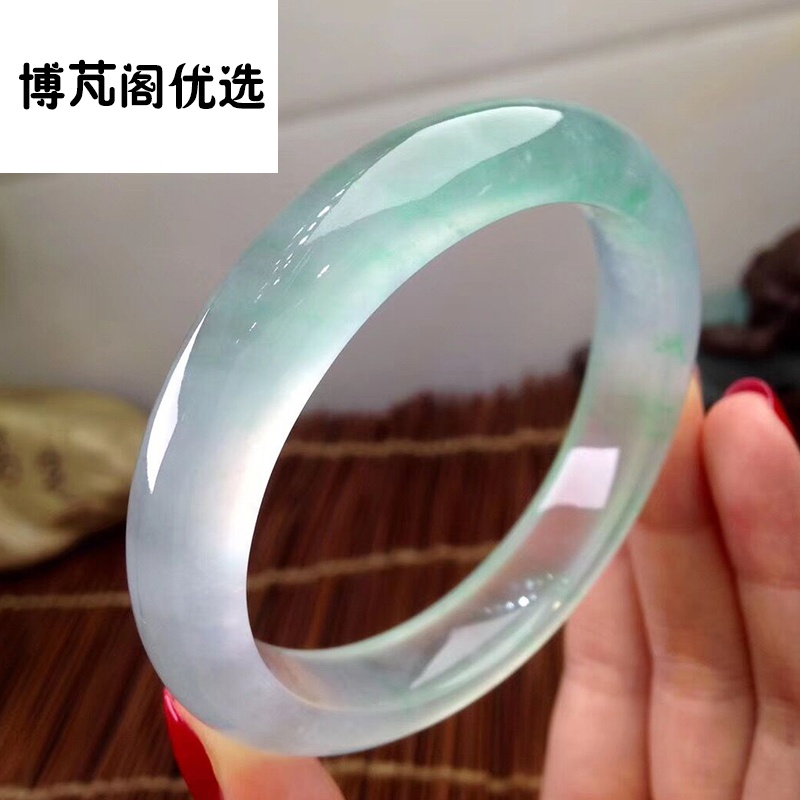 爱迪尔翡翠飘花手镯怎么样的简单介绍-第1张图片-翡翠网 爱迪尔翡翠飘花手镯怎么样的简单介绍-第1张图片-翡翠网