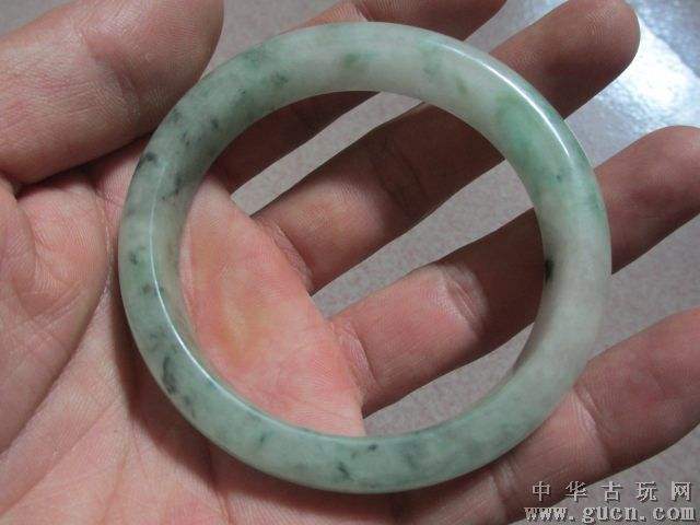 爱迪尔翡翠飘花手镯怎么样的简单介绍-第2张图片-翡翠网 爱迪尔翡翠飘花手镯怎么样的简单介绍-第2张图片-翡翠网