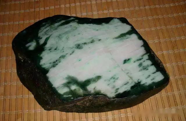 翡翠行话知识翡翠原石行话怎么说-第7张图片-翡翠网 翡翠行话知识翡翠原石行话怎么说-第7张图片-翡翠网