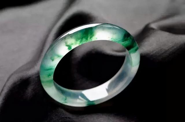 翡翠行话知识翡翠原石行话怎么说-第11张图片-翡翠网 翡翠行话知识翡翠原石行话怎么说-第11张图片-翡翠网