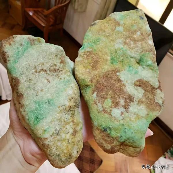 翡翠原石打灯白雾图,翡翠原石压灯不起雾吗-第1张图片-翡翠网 翡翠原石打灯白雾图,翡翠原石压灯不起雾吗-第1张图片-翡翠网