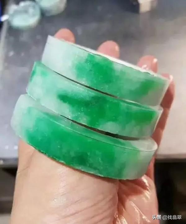 翡翠原石打灯白雾图,翡翠原石压灯不起雾吗-第6张图片-翡翠网 翡翠原石打灯白雾图,翡翠原石压灯不起雾吗-第6张图片-翡翠网