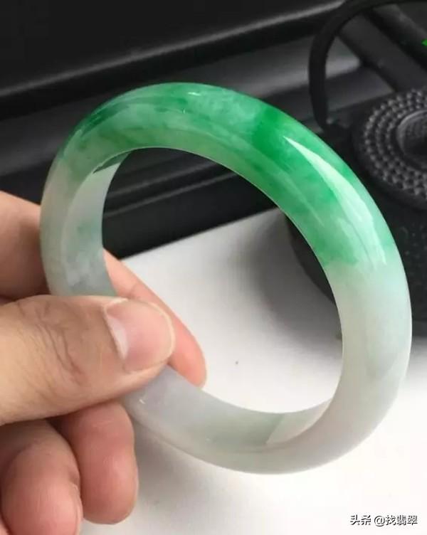 翡翠原石打灯白雾图,翡翠原石压灯不起雾吗-第7张图片-翡翠网 翡翠原石打灯白雾图,翡翠原石压灯不起雾吗-第7张图片-翡翠网