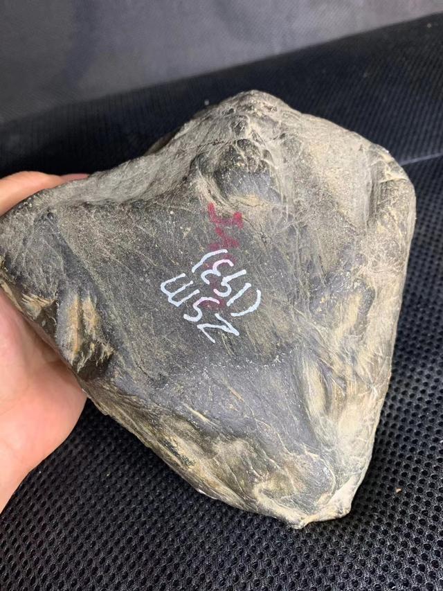 老象皮原石出什么翡翠,莫西沙小象皮翡翠原石-第1张图片-翡翠网 老象皮原石出什么翡翠,莫西沙小象皮翡翠原石-第1张图片-翡翠网