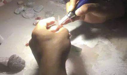 想拜师学翡翠知识翡翠的学名是什么-第3张图片-翡翠网 想拜师学翡翠知识翡翠的学名是什么-第3张图片-翡翠网