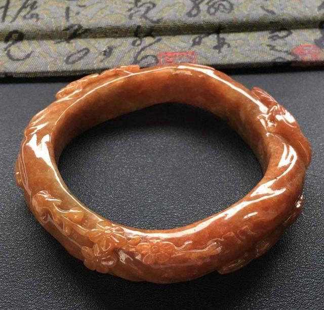 冰糯种翡翠佛价格,翡翠冰糯种鉴定-第5张图片-翡翠网 冰糯种翡翠佛价格,翡翠冰糯种鉴定-第5张图片-翡翠网