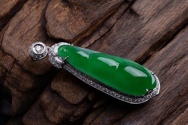 满绿豆种翡翠挂件价格什么是冰种翡翠-第5张图片-翡翠网 满绿豆种翡翠挂件价格什么是冰种翡翠-第5张图片-翡翠网