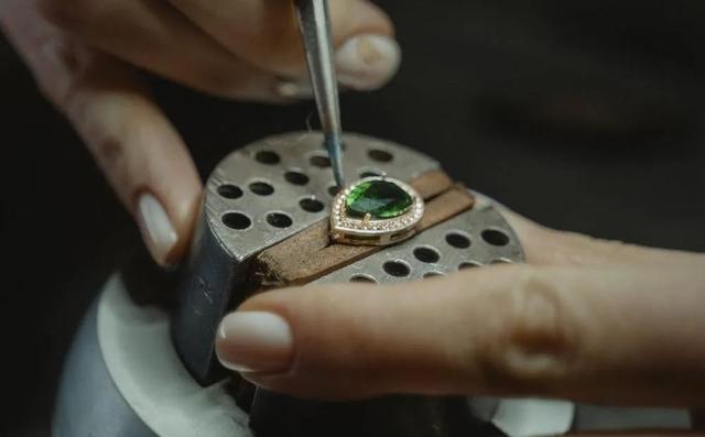 缅甸翡翠知识星球的简单介绍-第1张图片-翡翠网 缅甸翡翠知识星球的简单介绍-第1张图片-翡翠网