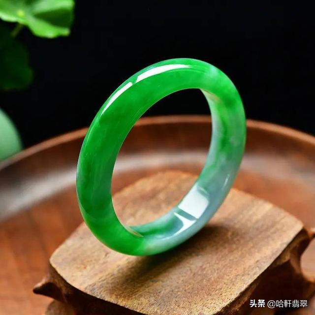 给翡翠最简单抛光方法,昆明干青翡翠原石怎么抛光-第8张图片-翡翠网 给翡翠最简单抛光方法,昆明干青翡翠原石怎么抛光-第8张图片-翡翠网