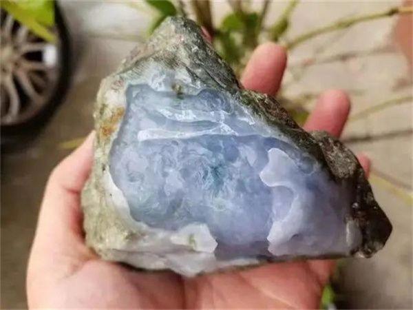 浅绿飘花翡翠原石图片,500元糯冰种翡翠图片-第2张图片-翡翠网 浅绿飘花翡翠原石图片,500元糯冰种翡翠图片-第2张图片-翡翠网