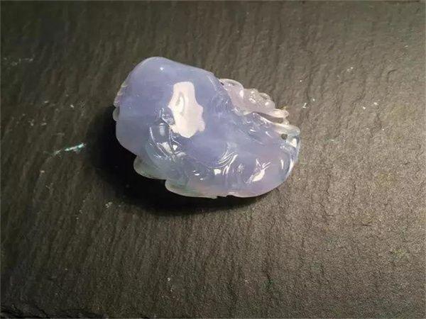 浅绿飘花翡翠原石图片,500元糯冰种翡翠图片-第8张图片-翡翠网 浅绿飘花翡翠原石图片,500元糯冰种翡翠图片-第8张图片-翡翠网