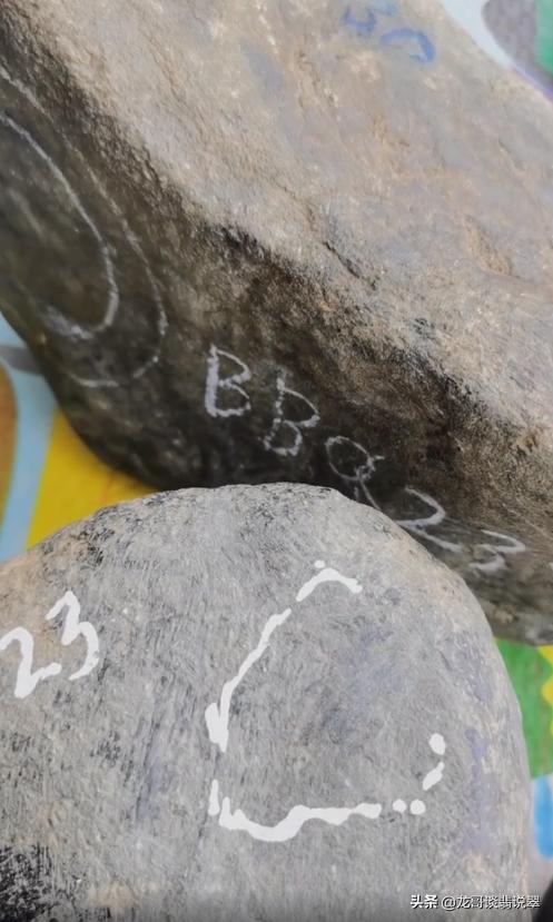 高档油青翡翠原石,乌翡翠原石-第1张图片-翡翠网 高档油青翡翠原石,乌翡翠原石-第1张图片-翡翠网