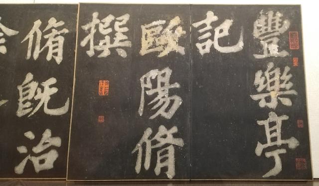 桐乡翡翠原石价格桐乡翡翠可靠吗-第8张图片-翡翠网 桐乡翡翠原石价格桐乡翡翠可靠吗-第8张图片-翡翠网