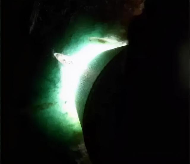 广汉糯化种翡翠原石老糯化种水料子好不好-第7张图片-翡翠网 广汉糯化种翡翠原石老糯化种水料子好不好-第7张图片-翡翠网