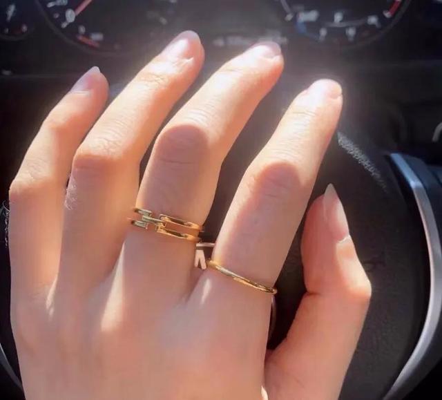 男士黄金戒指款式,适合年轻人的黄金戒指女款式-第8张图片-翡翠网