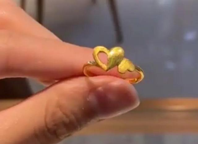 男士黄金戒指款式,适合年轻人的黄金戒指女款式-第13张图片-翡翠网