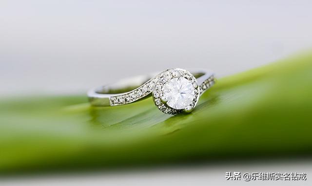 30分的钻石多少钱老凤祥30分钻石价格-第2张图片-翡翠网 30分的钻石多少钱老凤祥30分钻石价格-第2张图片-翡翠网