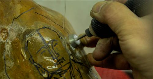 13万赌石开出2亿,日盛翡翠原石-第3张图片-翡翠网 13万赌石开出2亿,日盛翡翠原石-第3张图片-翡翠网