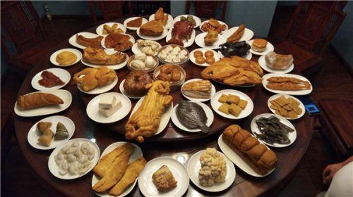 13万赌石开出2亿,日盛翡翠原石-第4张图片-翡翠网 13万赌石开出2亿,日盛翡翠原石-第4张图片-翡翠网