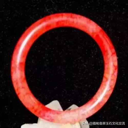 翡翠毛料原石,翡翠原石内有血-第1张图片-翡翠网 翡翠毛料原石,翡翠原石内有血-第1张图片-翡翠网