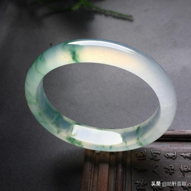 冰种和阳绿哪个比较好飘蓝花翡翠价格-第3张图片-翡翠网 冰种和阳绿哪个比较好飘蓝花翡翠价格-第3张图片-翡翠网