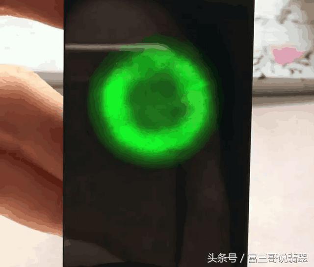 翡翠资深知识之墨翠,墨翠龙牌挂件寓意-第1张图片-翡翠网 翡翠资深知识之墨翠,墨翠龙牌挂件寓意-第1张图片-翡翠网