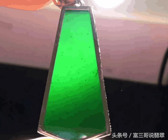 翡翠资深知识之墨翠,墨翠龙牌挂件寓意-第4张图片-翡翠网 翡翠资深知识之墨翠,墨翠龙牌挂件寓意-第4张图片-翡翠网