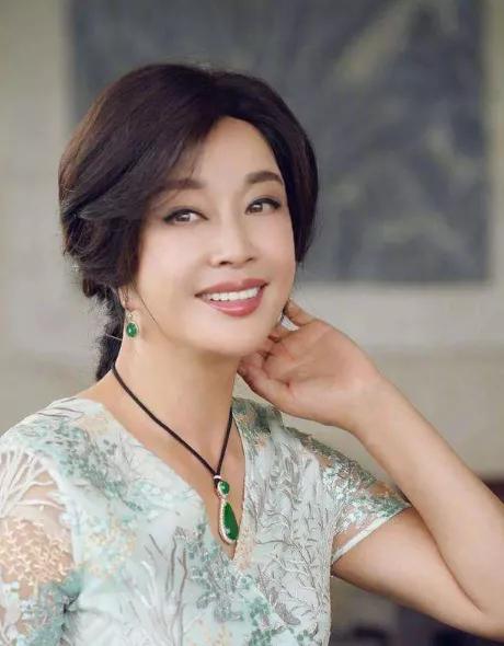 刘晓庆有多少翡翠,刘晓庆翡翠知识科普-第2张图片-翡翠网 刘晓庆有多少翡翠,刘晓庆翡翠知识科普-第2张图片-翡翠网