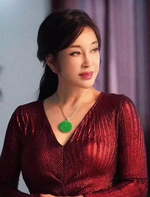 刘晓庆有多少翡翠,刘晓庆翡翠知识科普-第7张图片-翡翠网 刘晓庆有多少翡翠,刘晓庆翡翠知识科普-第7张图片-翡翠网