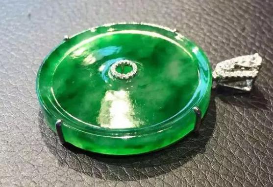 刘晓庆有多少翡翠,刘晓庆翡翠知识科普-第8张图片-翡翠网 刘晓庆有多少翡翠,刘晓庆翡翠知识科普-第8张图片-翡翠网