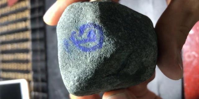 切翡翠原石切出冰种,冰种翡翠分哪几种-第2张图片-翡翠网 切翡翠原石切出冰种,冰种翡翠分哪几种-第2张图片-翡翠网